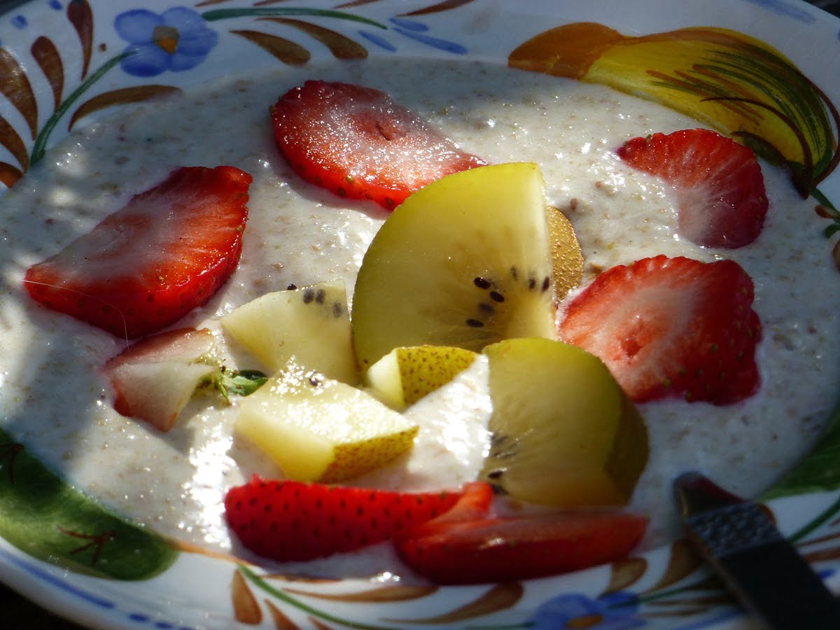 Healthy buckwheat and linseed porridge with banana and fruit.