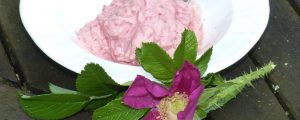 Banana, berry and linseed ice cream. Healthy, omega-3, lower GI, no added sugar and delicious.
