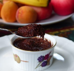 Healthy chocolate vegan mouse recipe made with no sugar, no-saturated fat but lots of linseed and banana