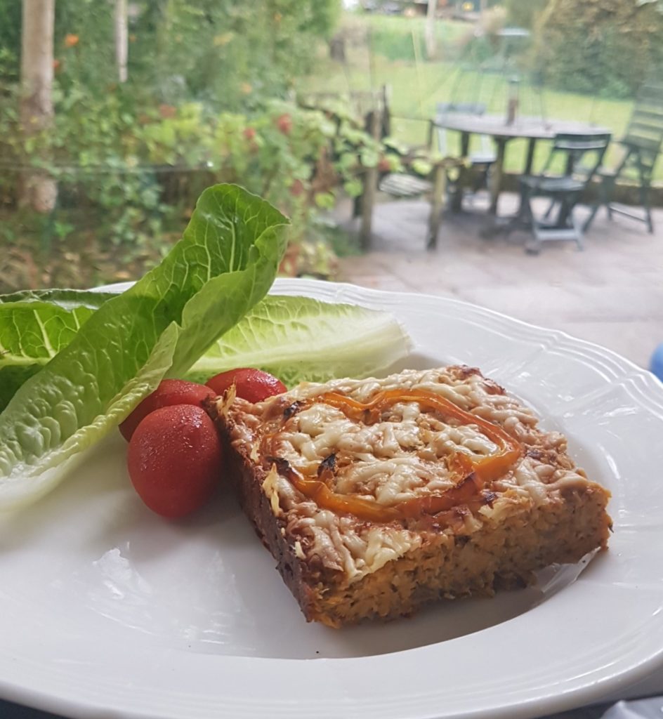 Gluten-free linseed, oat and veggie bake